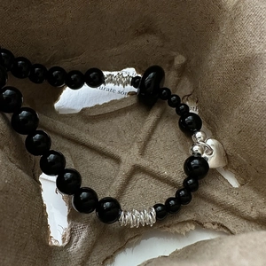 S925 silver beaded bracelet featuring black onyx beads and a polished heart charm