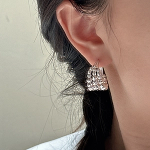 Orecchini a cerchio in argento sterling S925 con tre file di perle lucide