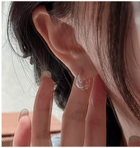 Close-up of S925 sterling silver twisted ear hoop showing trendy minimalist design on ear