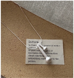 Détail du pendentif allumette en argent sterling S925 avec finition mate et brossée