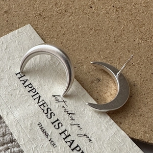 Minimalist S925 sterling silver crescent earrings with a vintage matte frosted finish
