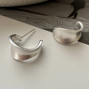 Minimalist 925 Sterling Silver C Shape Stud Earrings For Women Vintage Matte Geometric Hoop Earrings Korean Niche Design Jewelry