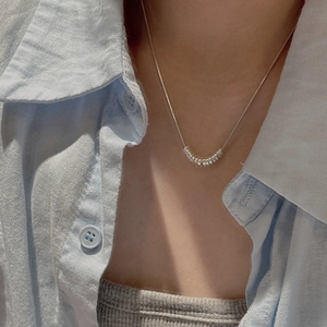 Minimalist S925 sterling silver clavicle necklace with multiple small ring pendant design