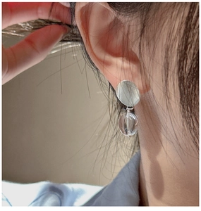 Detailed close-up of S925 sterling silver earring with a textured matte finish and glass drop