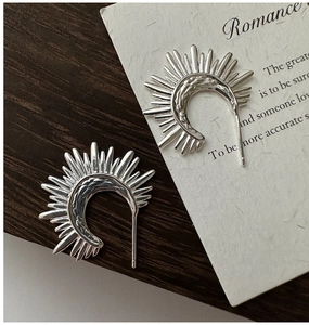 Detailed view of S925 sterling silver fan-shaped earrings with unique sunburst texture