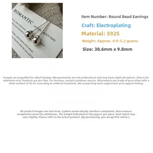 Vue détaillée des boucles d'oreilles boules en argent S925 avec dimensions et poids