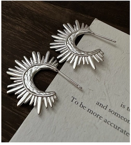 Detailed view of S925 sterling silver C-shaped earrings with retro sunburst texture