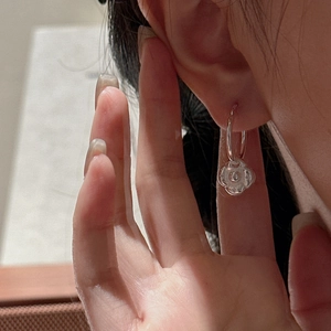 Boucles d'oreilles créoles en argent sterling S925 avec un pendentif floral rétro