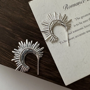 S925 sterling silver fan-shaped stud earrings with minimalist textured sunburst design