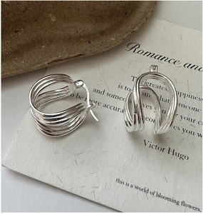 Detail of S925 sterling silver U-shaped hoop earrings with multi-layer twisted line design