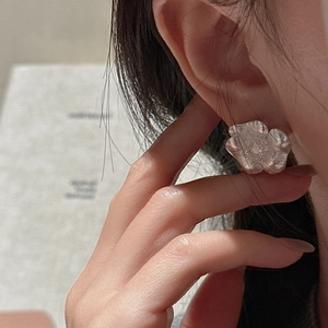 Minimalist S925 sterling silver flower earrings with vintage brushed metal texture on model