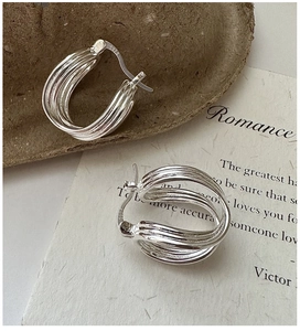 Detailed close-up of S925 sterling silver U-shaped earrings with multi-layer textured design