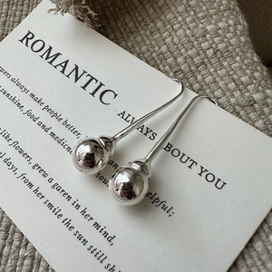 Boucles d'oreilles boules en argent sterling S925 avec une finition miroir lisse