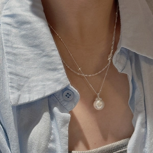 Elegant S925 sterling silver double layer necklace with pearl pendant on a model