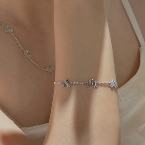 Elegant S925 sterling silver minimalist heart chain bracelet worn by a model
