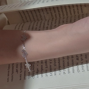 Minimalist S925 sterling silver chain bracelet with three sparkling zircon heart charms