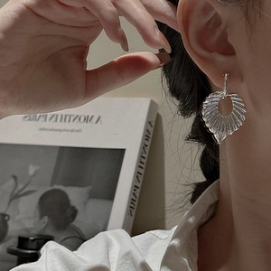 Minimalist S925 sterling silver hollow hoop earrings with textured radial fold design