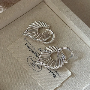 Modern S925 sterling silver hollow earrings with heart shaped radiant fold textures