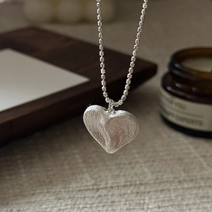 Collier Cœur en Argent Sterling 925 pour Femme Design Rétro Fini Mat Brossé Pendentif Chaîne à Billes Bijoux Minimalistes Cadeau