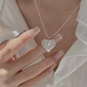 Collier coeur en argent sterling S925 avec texture martelée et chaîne à billes
