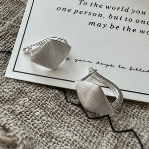 Minimalist S925 sterling silver rhombic huggie earrings with brushed matte texture finish