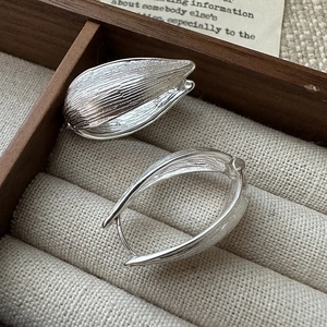 Minimalist S925 sterling silver hoop earrings with brushed texture and botanical design