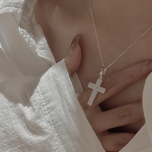 S925 sterling silver cross pendant necklace with brushed finish and small center diamond