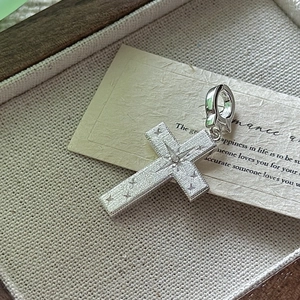 S925 sterling silver vintage cross pendant with brushed finish and star engravings
