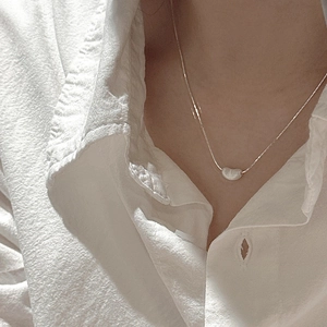 Collier avec pendentif haricot en argent sterling S925 avec une finition brossée