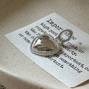 Pendentif cœur en argent sterling S925 poli avec bord perlé rétro sur plateau