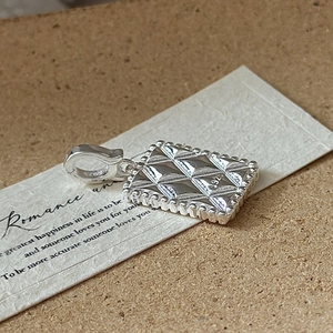 S925 sterling silver rectangular pendant with geometric diamond pattern and beaded edges