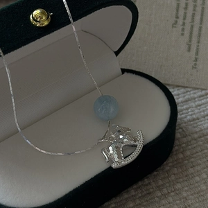 Collana cavallo a dondolo in argento S925 con ciondolo acquamarina su scatola di velluto