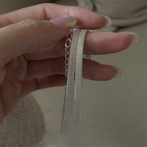 Minimalist S925 sterling silver layered necklace with wire-wrapped textured finish