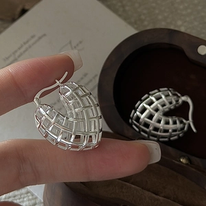 S925 Sterlingsilber Hohl Gewebt Herz Ohrstecker Nischendesign Vintage Herzförmige Creolen Für Damen Schmuck Geschenk