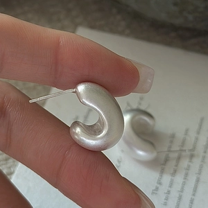 Matte S925 sterling silver chunky C-shaped hoop earrings with a brushed vintage finish