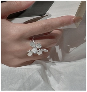Detailed view of S925 silver flower ring with matte texture and sparkling center diamond