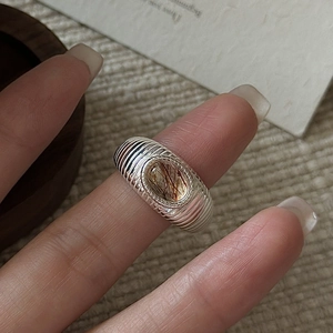Retro S925 Sterlingsilber Ring mit ovalem Rutilquarz und geriffeltem Banddesign