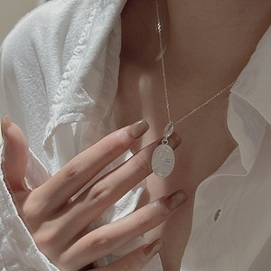Minimalist S925 sterling silver daisy pendant necklace shown on a model with a thin chain