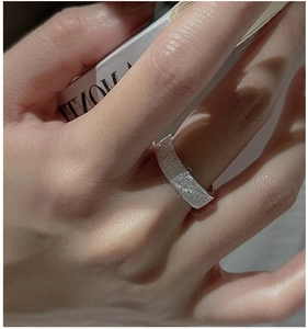 Detailed close-up of S925 silver ring featuring a brushed metal texture and matte finish