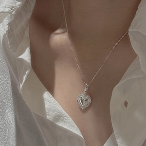 S925 sterling silver vintage heart pendant necklace with sunburst texture on model