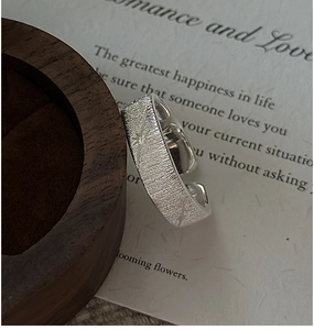 Macro shot of S925 silver ring featuring brushed texture and cross engraved lines detail