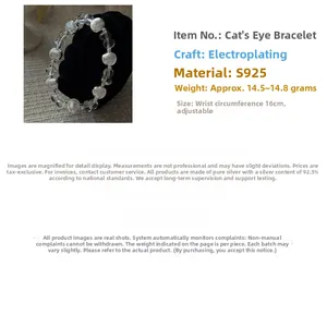 Nahaufnahme von S925 Sterlingsilber Perlen und Katzenaugenkristallen auf Elastikband