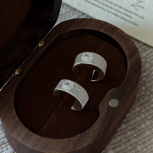 Vintage S925 sterling silver C-shaped hoop earrings with sunburst relief in wood box