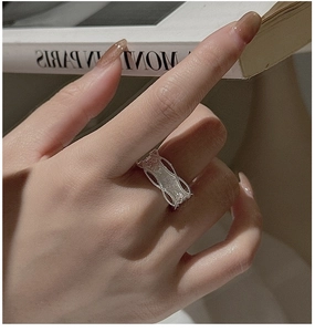 Detailed view of an S925 sterling silver ring featuring vintage hollow-out woven texture