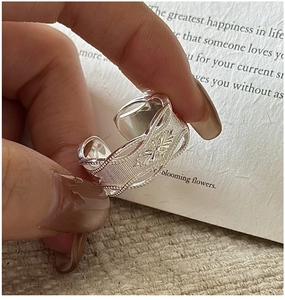 Detailed close-up of retro S925 silver ring featuring intricate leaf relief and open band