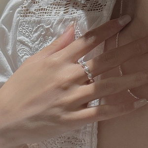 S925 sterling silver beaded ring with textured oval units in retro minimalist style