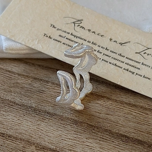 Minimalistischer S925 Sterlingsilber Ring offen mit Wellentextur und Retro-Spitzendesign
