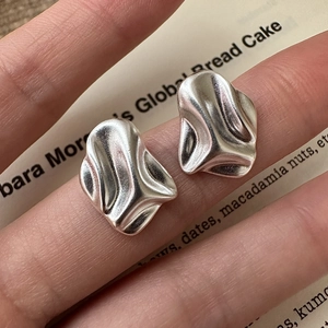 925 Sterling Silver Irregular Wrinkled Stud Earrings For Women Retro Minimalist Geometric Liquid Metal Texture Earrings Daily Jewelry