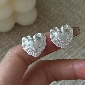 925 Sterling Silver Wrinkled Heart Stud Earrings Matte Silver Rhinestone French Retro Style Minimalist Jewelry For Women