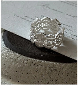 Close-up of S925 sterling silver open ring with vintage lace hollow texture and matte finish